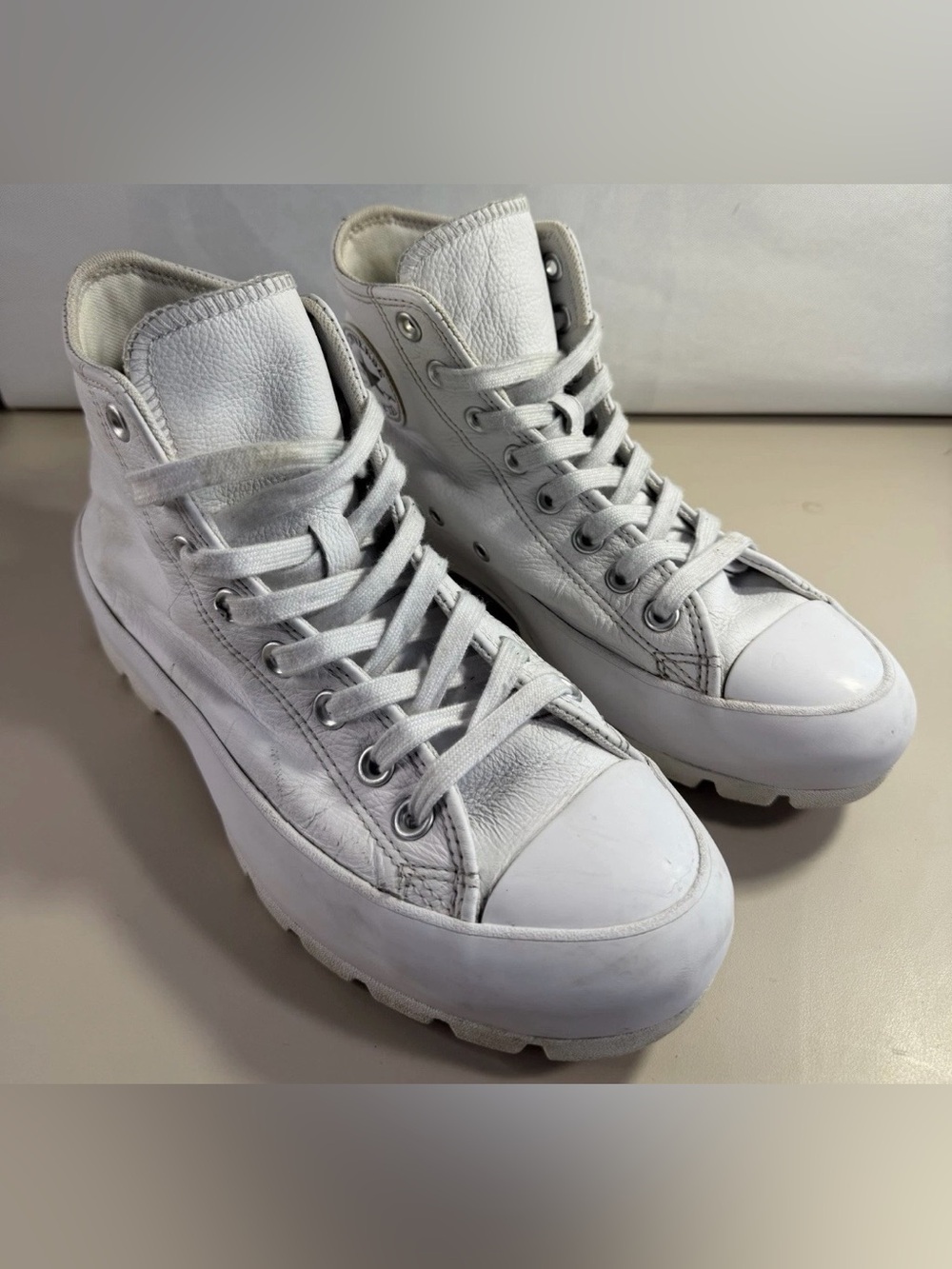 Converse Chuck Taylor Lug Sole  white leather high Tops women 9